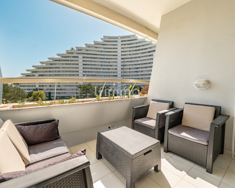 Marina Baie des Anges – Élégant 2 pièces rénové avec terrasse et vue - P1175463