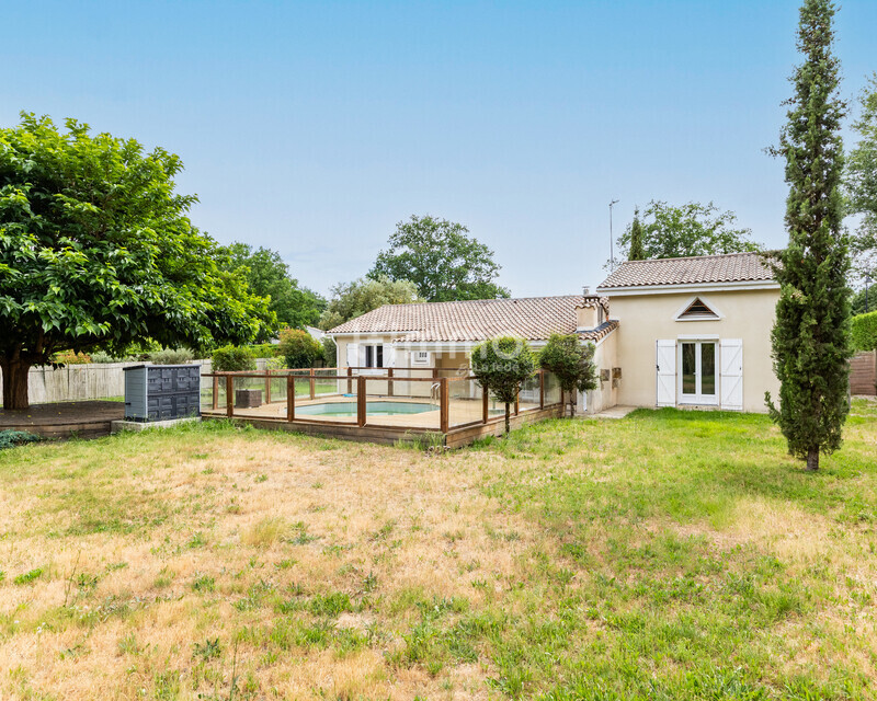 Maison 4 chambres - piscine - grand terrain - Carr6872