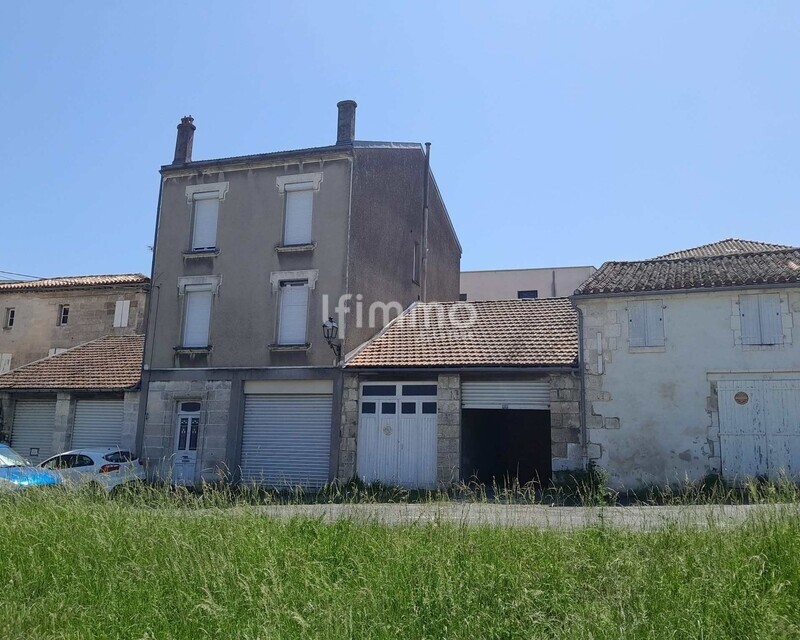 Ensemble immobilier - 7a5f93db-b513-4714-beec-2f3f64c103ee