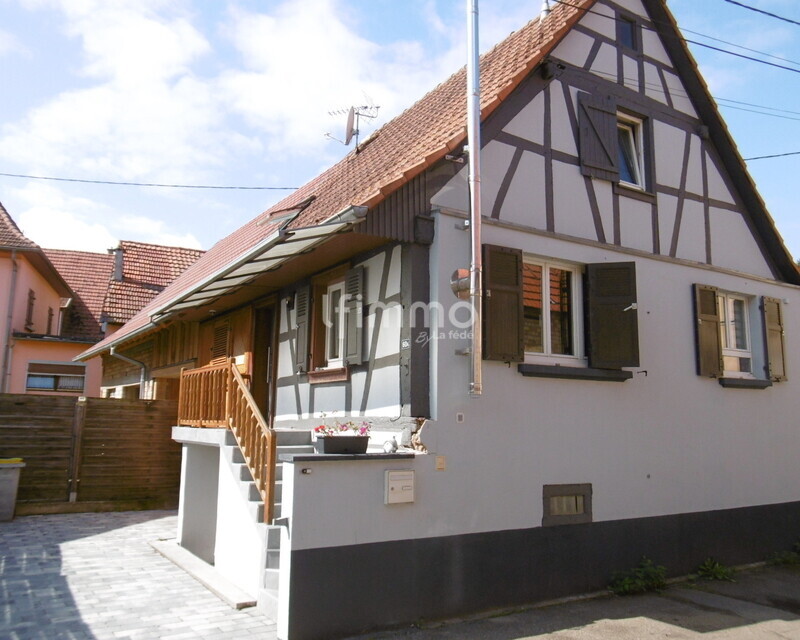 Maison, 3 pièces avec une cour et une annexe - P1000211