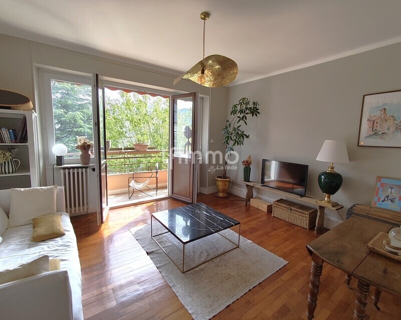 Proche du lac T2 traversant avec double balcon, cave et grenier - Img 20260530 095731