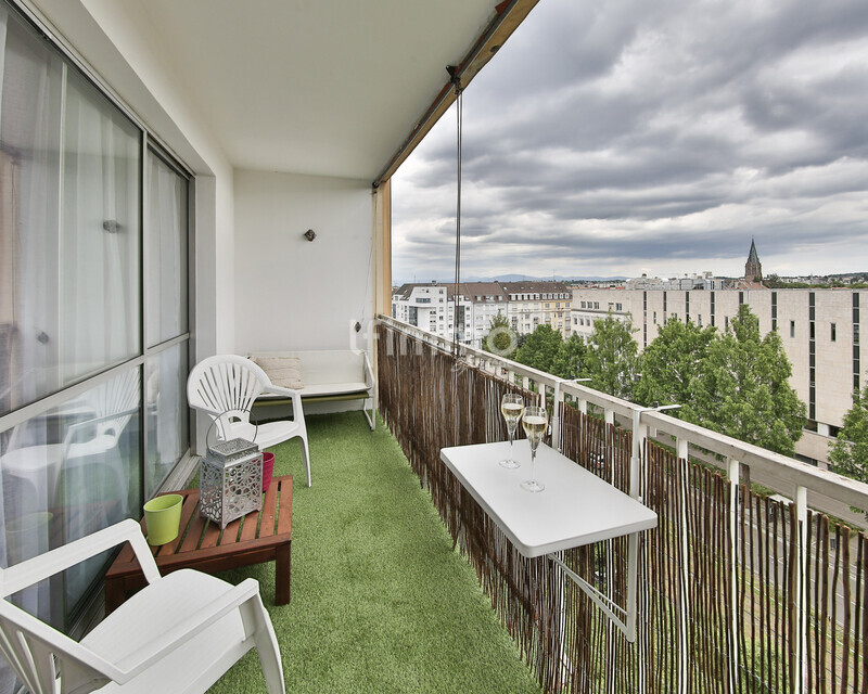 Appartement meublé 2 pièces au centre-ville avec parking couvert - Balcon