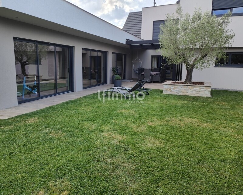Maison d'Exception de 187m2 avec Piscine intérieure    - C4fc5038-105c-4535-b4b4-d1ff93fb1bcc  1 