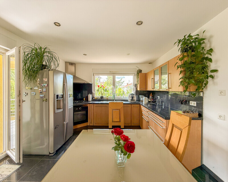 Maison bi-famille de 155m² sur 6,70 ares en quartier résidentiel - Img 2879