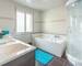 Immeuble mixte 400m² + dépendances sur 20 ares - Sdb 2