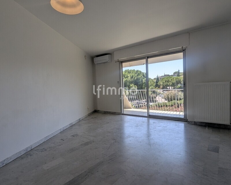 T1 de 27 m² rénové + Parking - Sejour