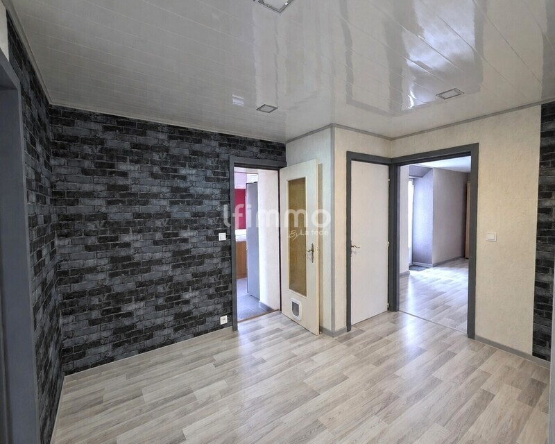 Grand duplex familial de 143 m² avec 2 garages et jardin privatif - Entrée
