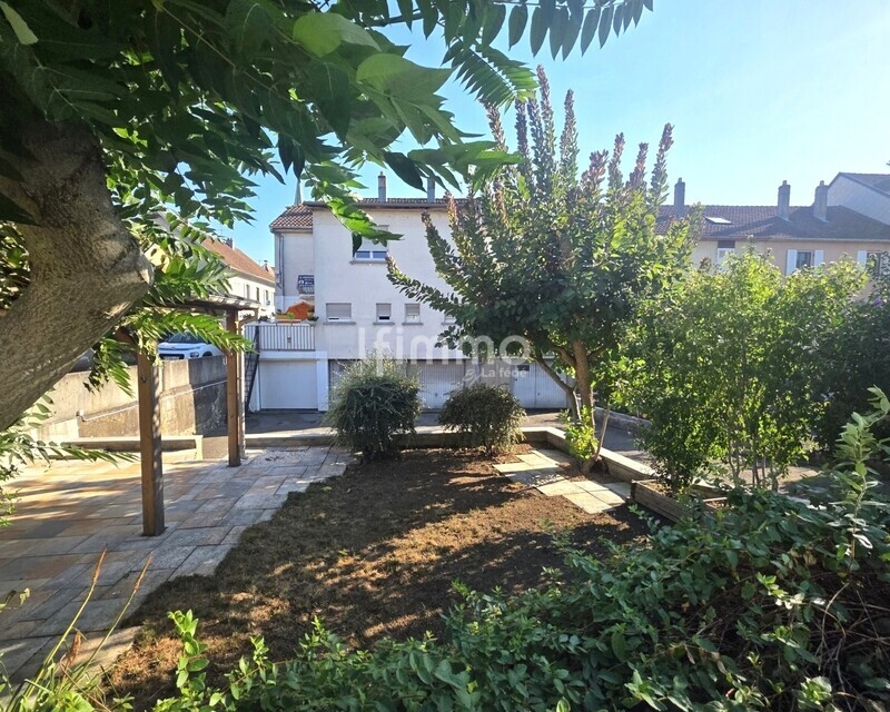 Grand duplex familial de 143 m² avec 2 garages et jardin privatif - extérieur