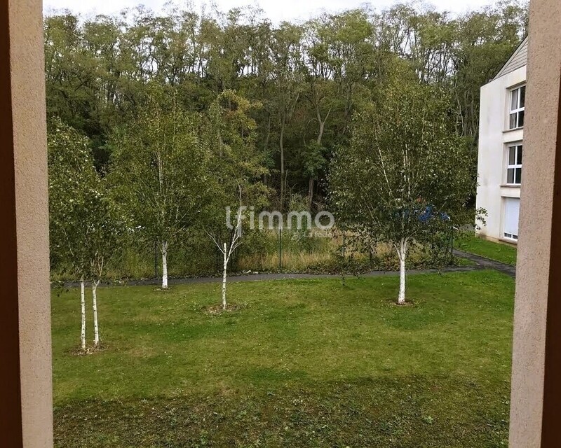 F2 sympa avec parking privatif - Vue verdure  residence constance h.b.