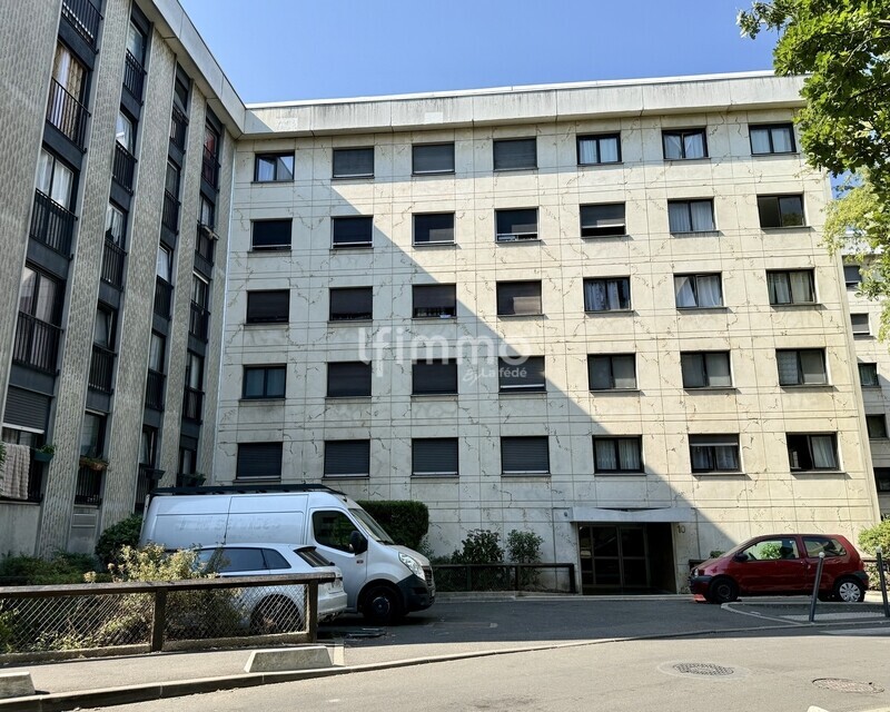 Grigny / Appartement T4 / Grigny 2 Quartier Tuileries - Immeuble