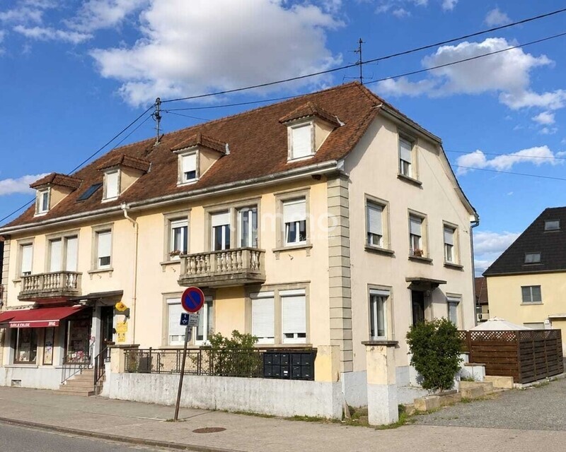 Appartement 3 pièces - 95 m² - avec terrasse-cave-parking - Facade cote rue
