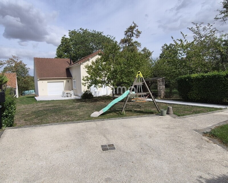A louer en meublé Maison plein centre de Coupvray T5 - 20260918 132329