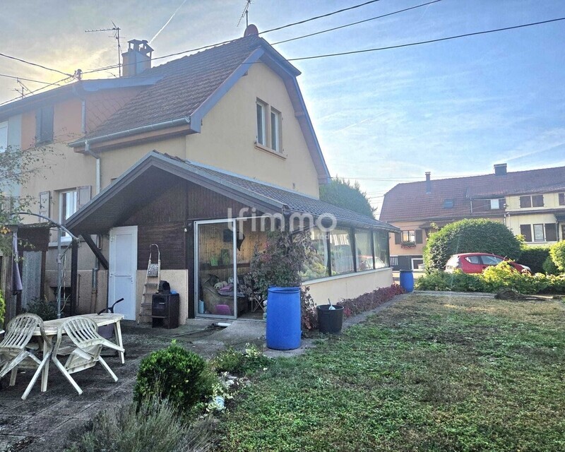 Maison mitoyenne avec grand terrain de 800 m² - 02b240dd-81fd-4359-b8c1-d0bfe0182eb7