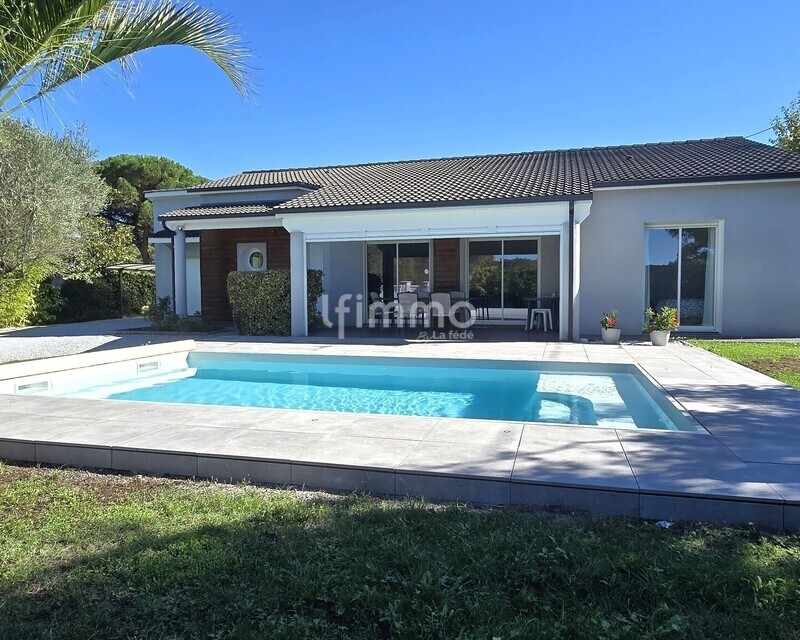 Maison familiale de plain-pied avec piscine et prestations de qualité - 20261015 134833