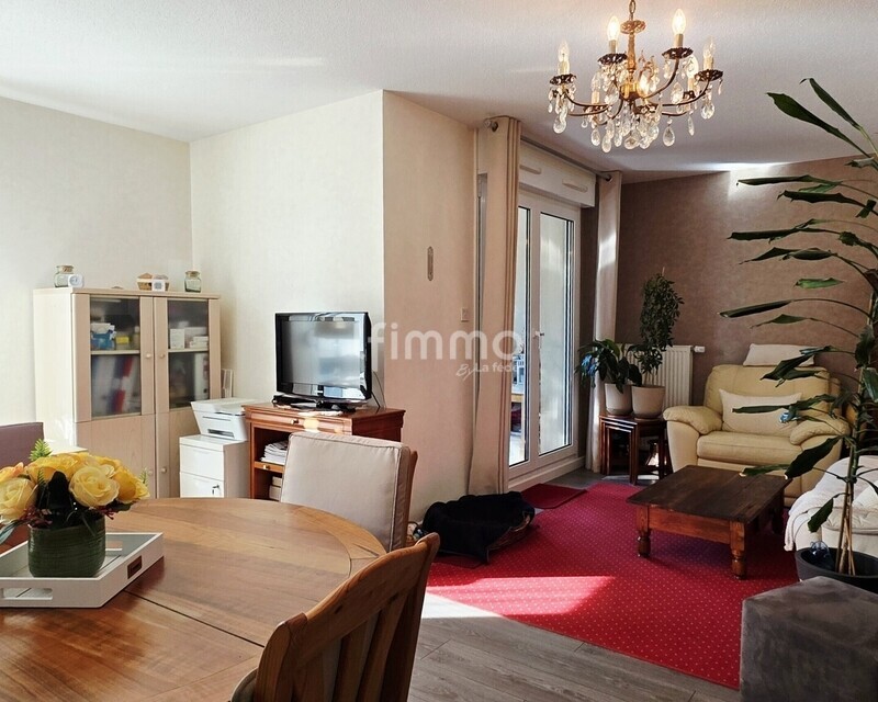 2 pièces 55 m² balcon et garage Erstein centre - Pièce de vie