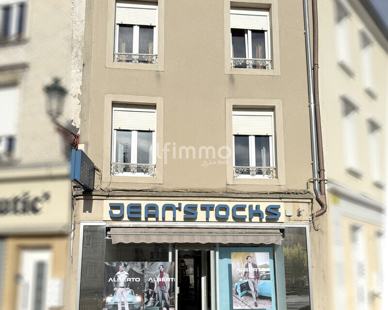 Vends à Boulay-Moselle un immeuble avec appartement et magasin - Facade2
